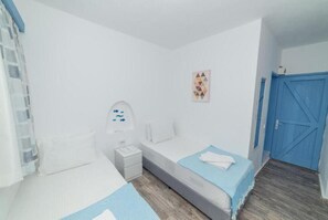 1 habitación, tabla de planchar con plancha, wifi y ropa de cama