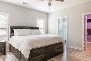 3 bedrooms, desk, iron/ironing board, travel cot - Contemporary Decatur Oasis - 3 BDS / 2 BA (Decatur)