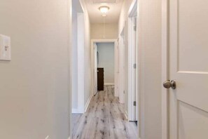 Interior - Contemporary Decatur Oasis - 3 BDS / 2 BA (Decatur)