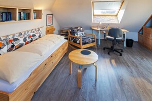 Room - Ferienwohnung Erika - Möwenweg 1e offers you a cozy and comfortable accommodation in a quiet location, ideal for a relaxing vacation at the North Sea. Enjoy short distances to the beach and excursion destinations as well as relaxing days in pleasant... (Norddeich)