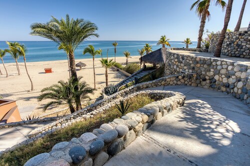 Casa de las Sonrisas - Beachfront Oasis w/ Pool