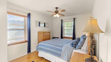 2 bedrooms, iron/ironing board, free WiFi, bed sheets