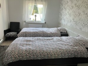 3 bedrooms, iron/ironing board, WiFi, bed sheets
