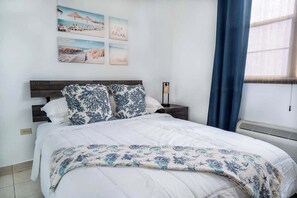 3 habitaciones, tabla de planchar con plancha, wifi y ropa de cama 