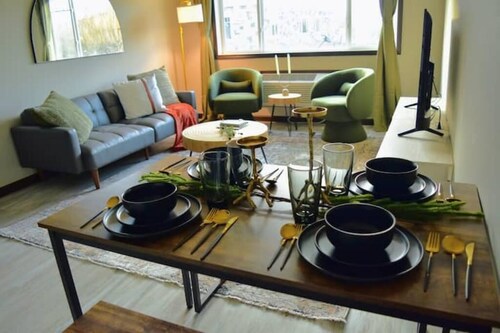 100 - New, Modern & Comfortable 2 Bedroom Apt