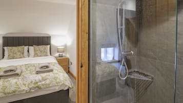 5 bedrooms, individually decorated, individually furnished, free WiFi