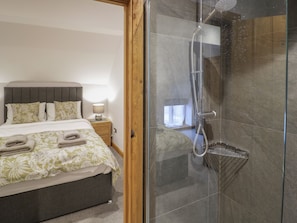 5 Schlafzimmer, individuell dekoriert, individuell eingerichtet