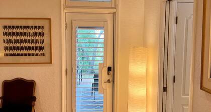 THE SIGNATURE ORANGE GROVE KING SUITE