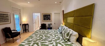 THE SIGNATURE ORANGE GROVE KING SUITE

