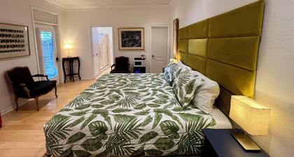 THE SIGNATURE ORANGE GROVE KING SUITE