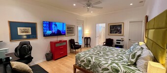 THE SIGNATURE ORANGE GROVE SUITE

