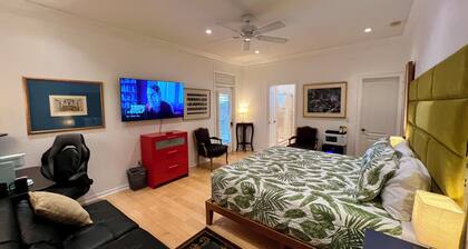THE SIGNATURE ORANGE GROVE SUITE
