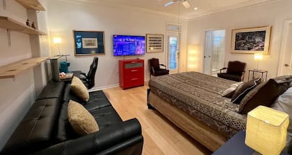 THE SIGNATURE ORANGE GROVE SUITE