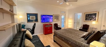 THE SIGNATURE ORANGE GROVE SUITE