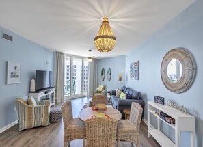 Living area - BOOK HERE FOR FALL FUN!! FREE BEACH SHUTTLE! GORGEOUS VIEWS! THE PALMS 11011 (Destin)