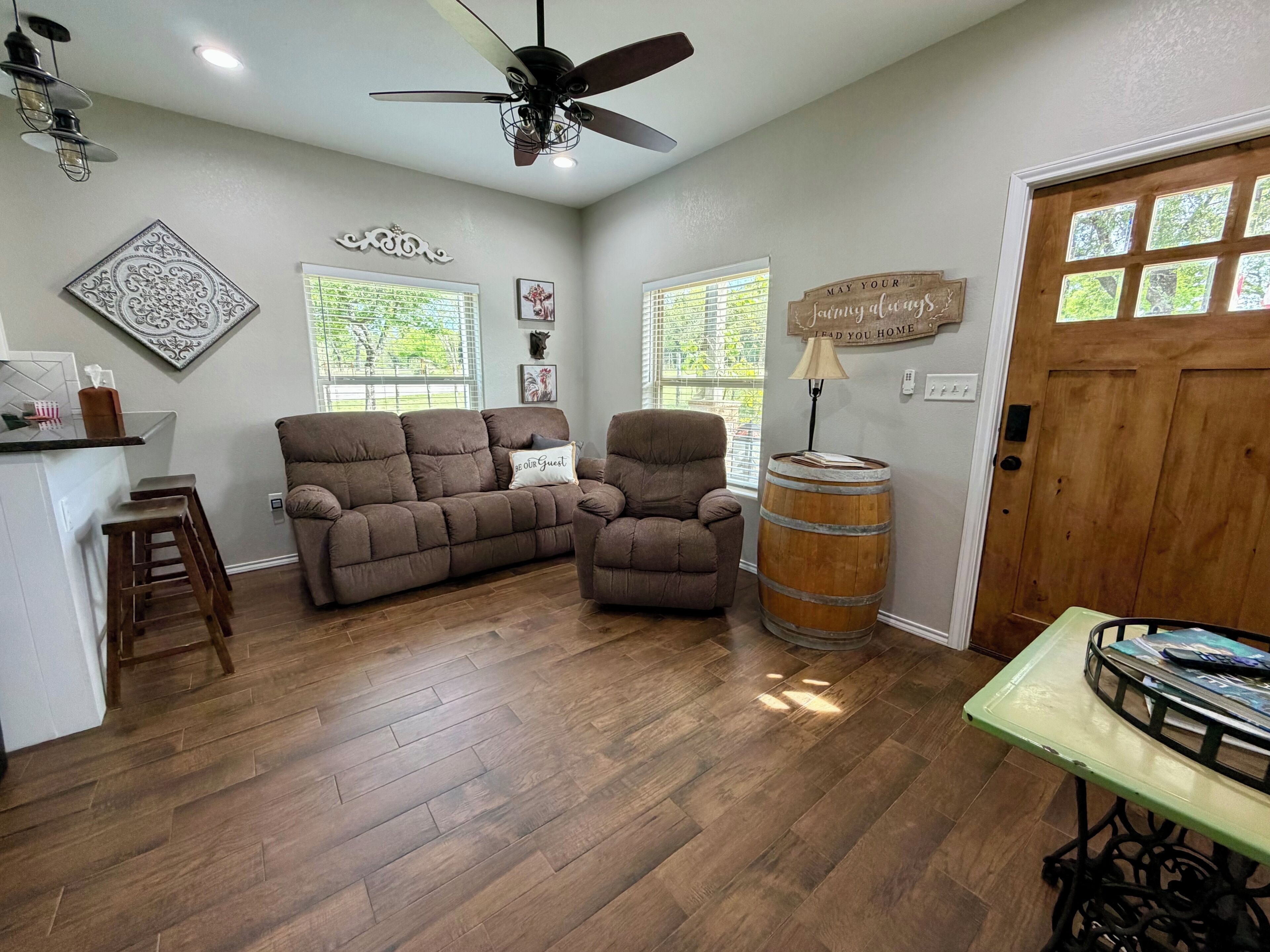 Een smart-tv en boeken