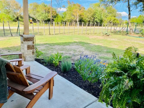 Lookout Guest House: One Bedroom Country Living