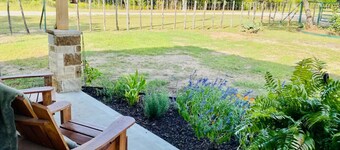 Lookout Guest House: One Bedroom Country Living