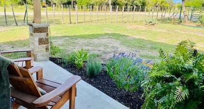 Lookout Guest House: One Bedroom Country Living