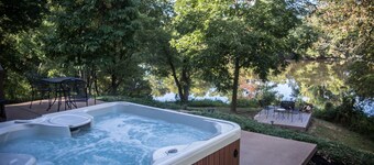 Hot Tub Cabin- In the Heart of Shawnee Wine Trail