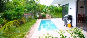 Oceanside villa with unencumbered views, serene lap pool-10 min to Safari Blue.