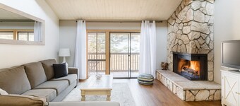 Feet From Slopes Remodeled Snow Summit Cabin