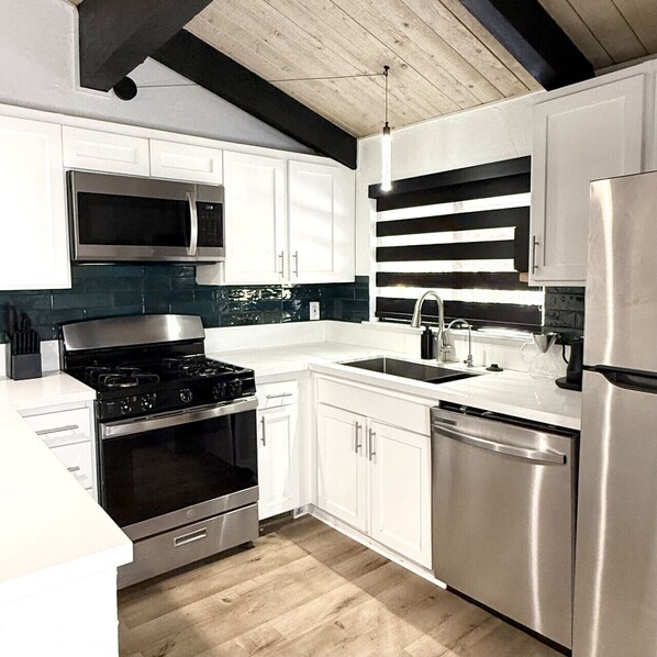 Fridge, microwave, oven, stovetop - Steps Away From Slopes Beautiful Snow Summit Cabin (Big Bear Lake)