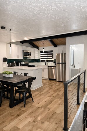 Fridge, microwave, oven, stovetop - Steps Away From Slopes Beautiful Snow Summit Cabin (Big Bear Lake)