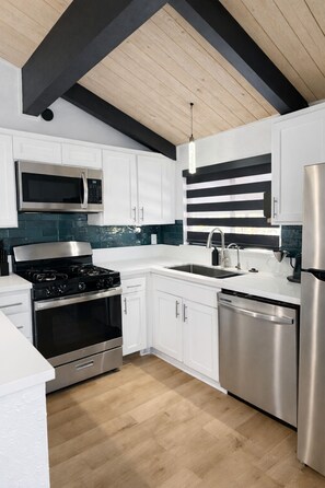 Fridge, microwave, oven, stovetop - Steps Away From Slopes Beautiful Snow Summit Cabin (Big Bear Lake)