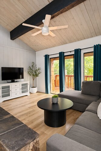 Steps Away From Slopes Beautiful Snow Summit Cabin