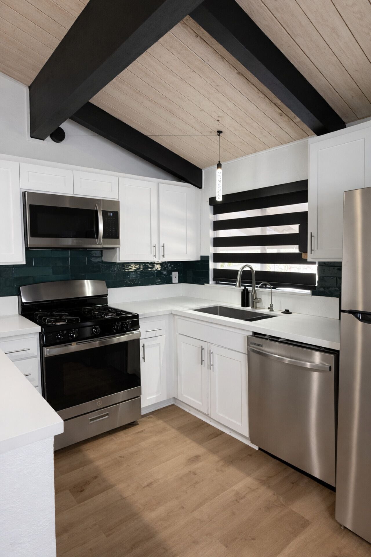 Frigorifero, microonde, forno, piano cottura