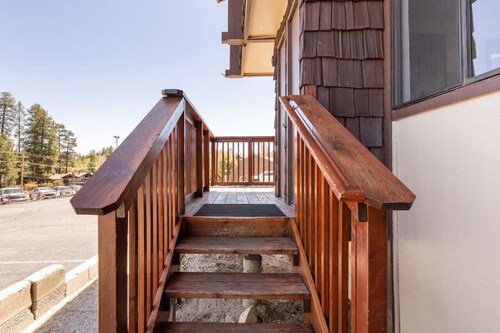 Feet Away From Slopes Cozy Snow Summit Cabin