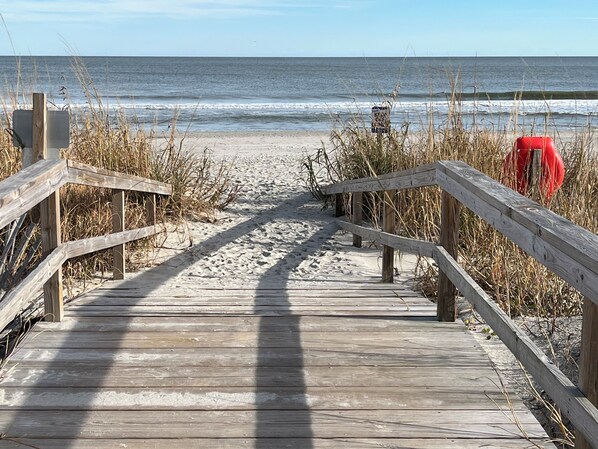 Sun-loungers, beach towels - Pawleys Island, Beach ,Family ,Business , Pet Friendly Home (Pawleys Island)