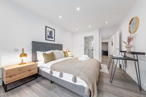 高級公寓 | 獨特設計、獨特裝修、書桌、手提電腦工作空間