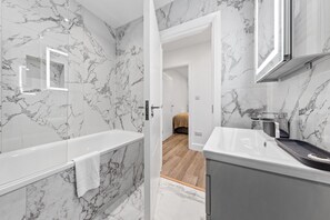 Bathroom - Sercasa - The Hyde - Hendon Station (London)