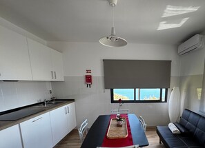 Appartement, salle de bains privée, vue mer (2nd Floor) | Cuisine privée