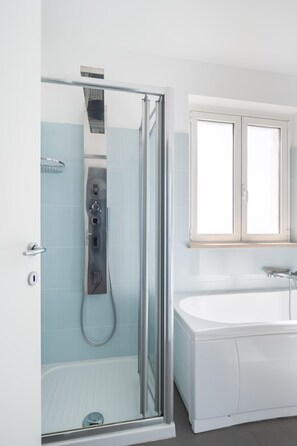Shower, bidet, towels - Villa Stellata - Scafa (Scafa)