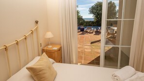 4 dormitorios, tabla de planchar con plancha, wifi gratis y ropa de cama