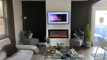 TV, fireplace