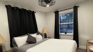 2 dormitorios, escritorio, tabla de planchar con plancha y wifi