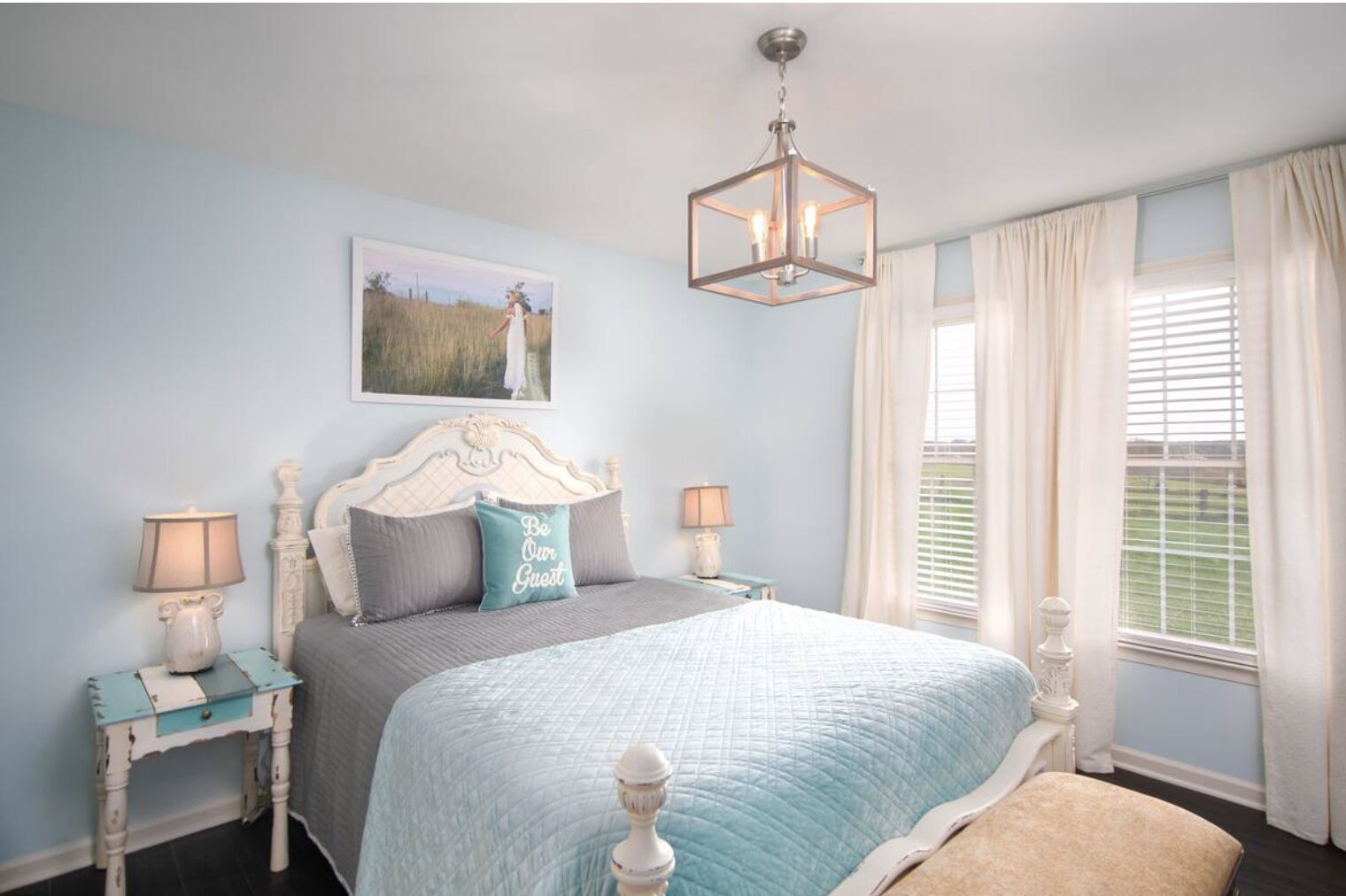 2 chambres, coffres-forts dans les chambres, fer et planche à repasser