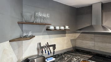 Deluxe Apartment, 2 Bedrooms, Terrace, Sea View | Private kitchen | Full-sized fridge, microwave