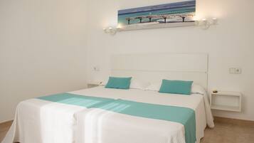 Apartamento clásico, 1 habitación, terraza, vistas al mar | Ropa de cama de alta calidad, tabla de planchar con plancha, wifi gratis