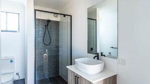 Shower, towels - 17 Cooyou Close - Perfect two bedroom two bathroom villa (Exmouth)