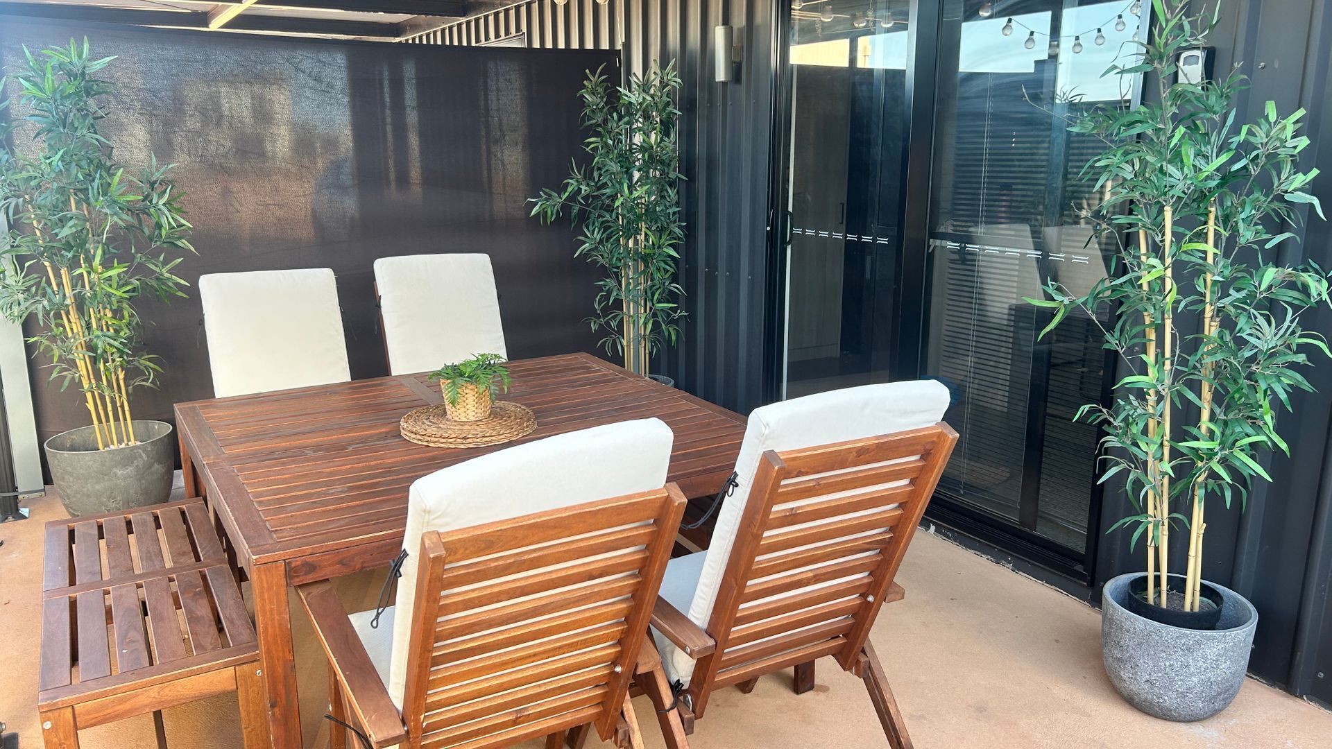 Outdoor dining