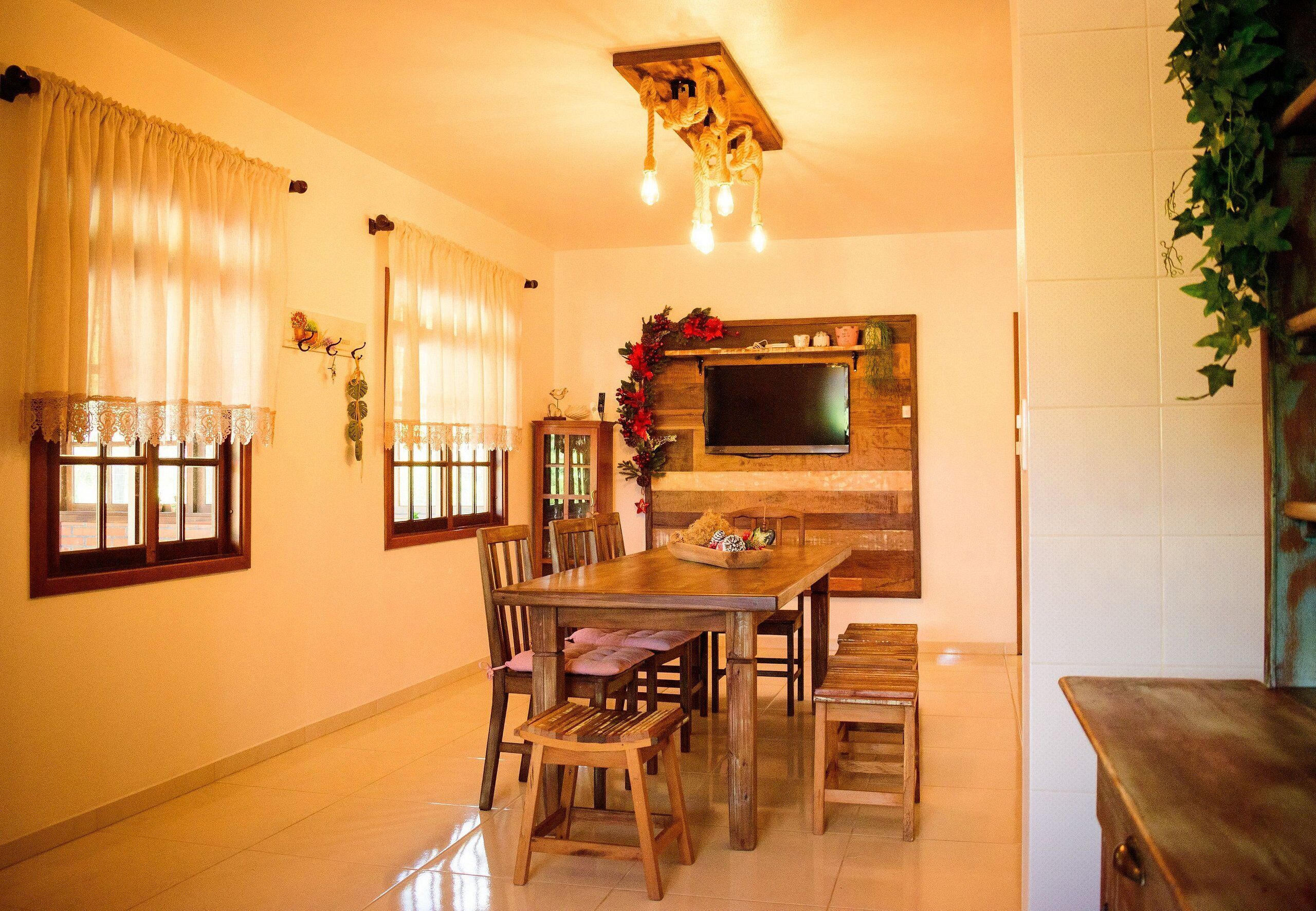 總統獨棟房屋, 壁爐, 花園景觀 | 電視