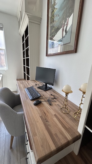 Interior - Quiet, residential South Reno rental- 3 minutes to Cyan Park, 20 to Mt Rose (Reno)