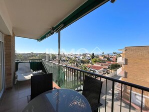 Outdoor dining - Nice flat in Bahia area with parking space (Cambrils)