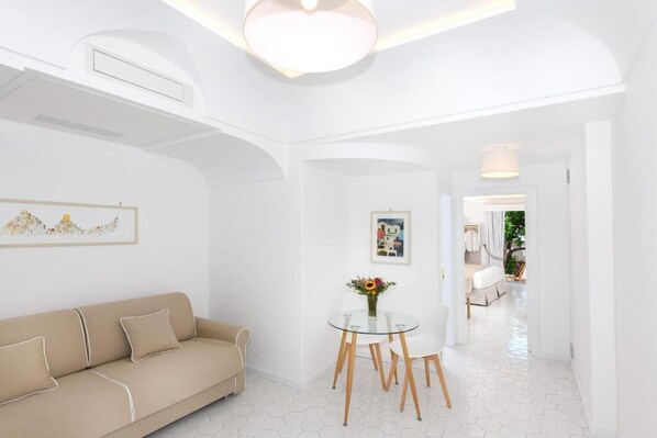 Apartment, Jetted Tub | Living area | 43-inch Smart TV with digital channels - Villa Fortuna (Positano)