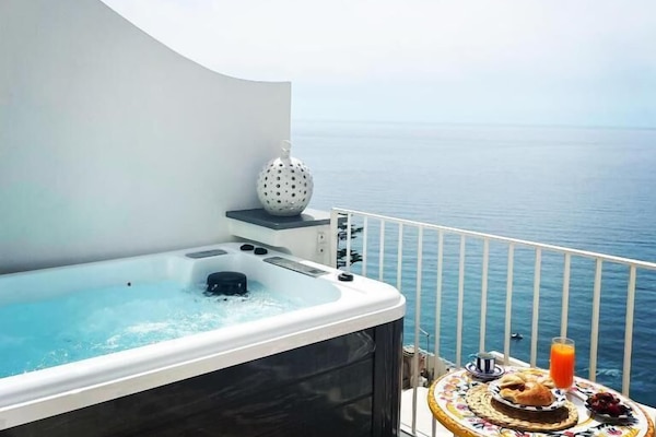 Private spa tub